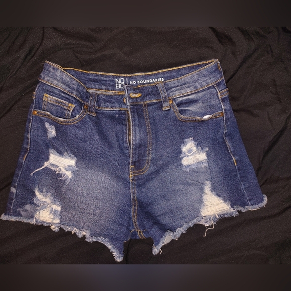 No Boundaries Distressed Denim Shorts - Picture 2 of 7